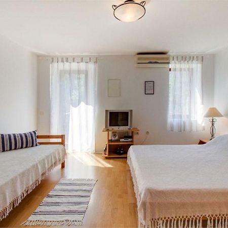 וולי לוסיניי Apartments Jelena מראה חיצוני תמונה