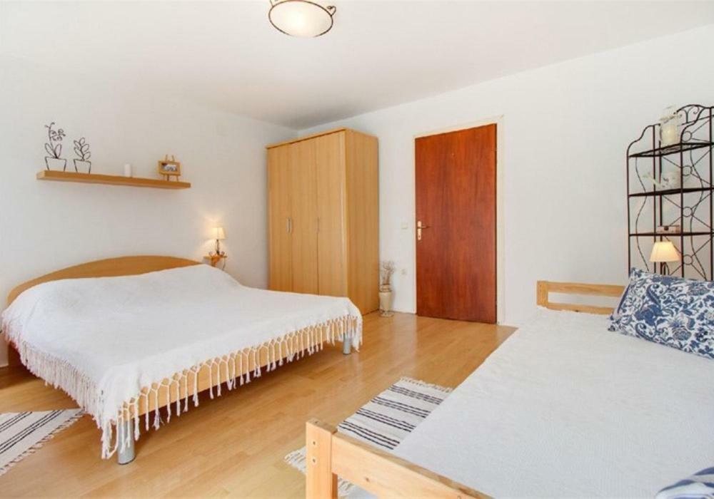 וולי לוסיניי Apartments Jelena מראה חיצוני תמונה